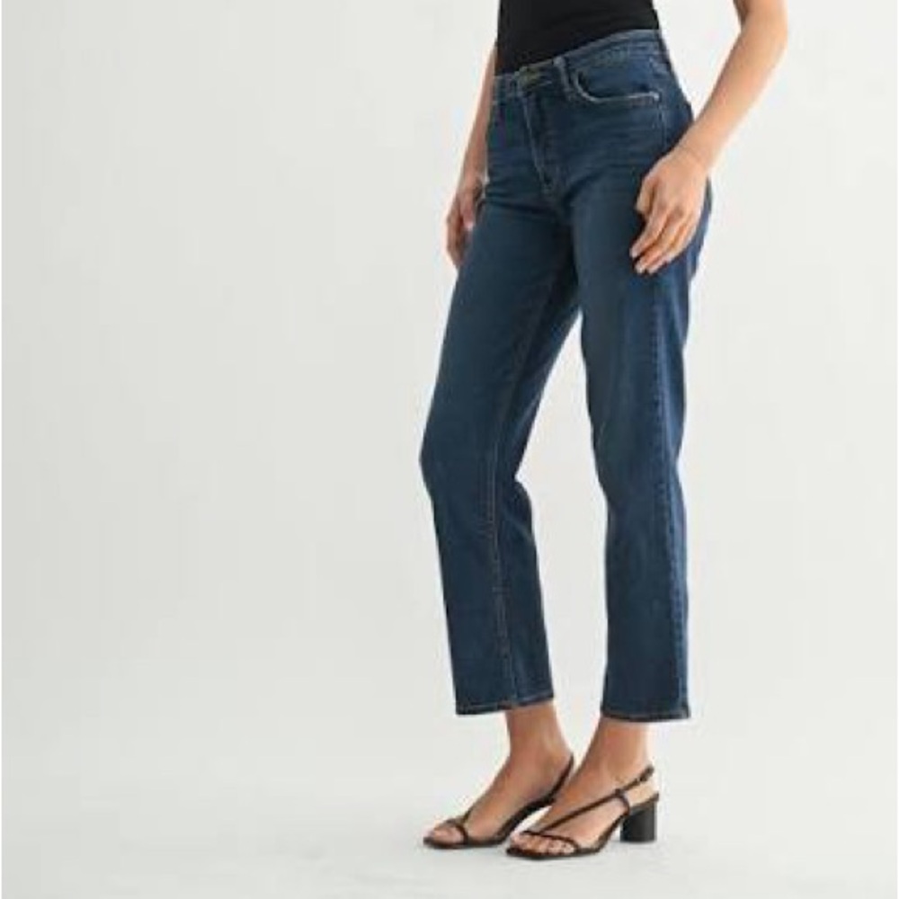 MAKE AN OFFER - UNIVERSAL THREAD 90s Slim Straight Ankle Jeans